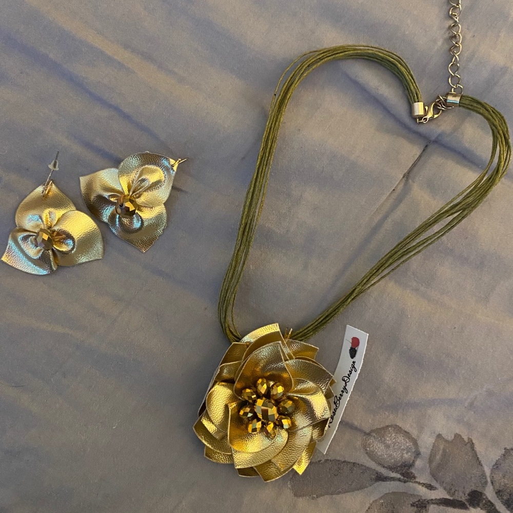 gold flower matching necklace and earrings